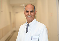 20 Jahre Qualitätsmedizin: Thoraxchirurgie am EvKB feiert Jubiläum Chefarzt Dr. Morris Beshay baute vor 20 Jahren die Klinik für Thoraxchirurgie am EvKB auf. Foto: Mario Haase