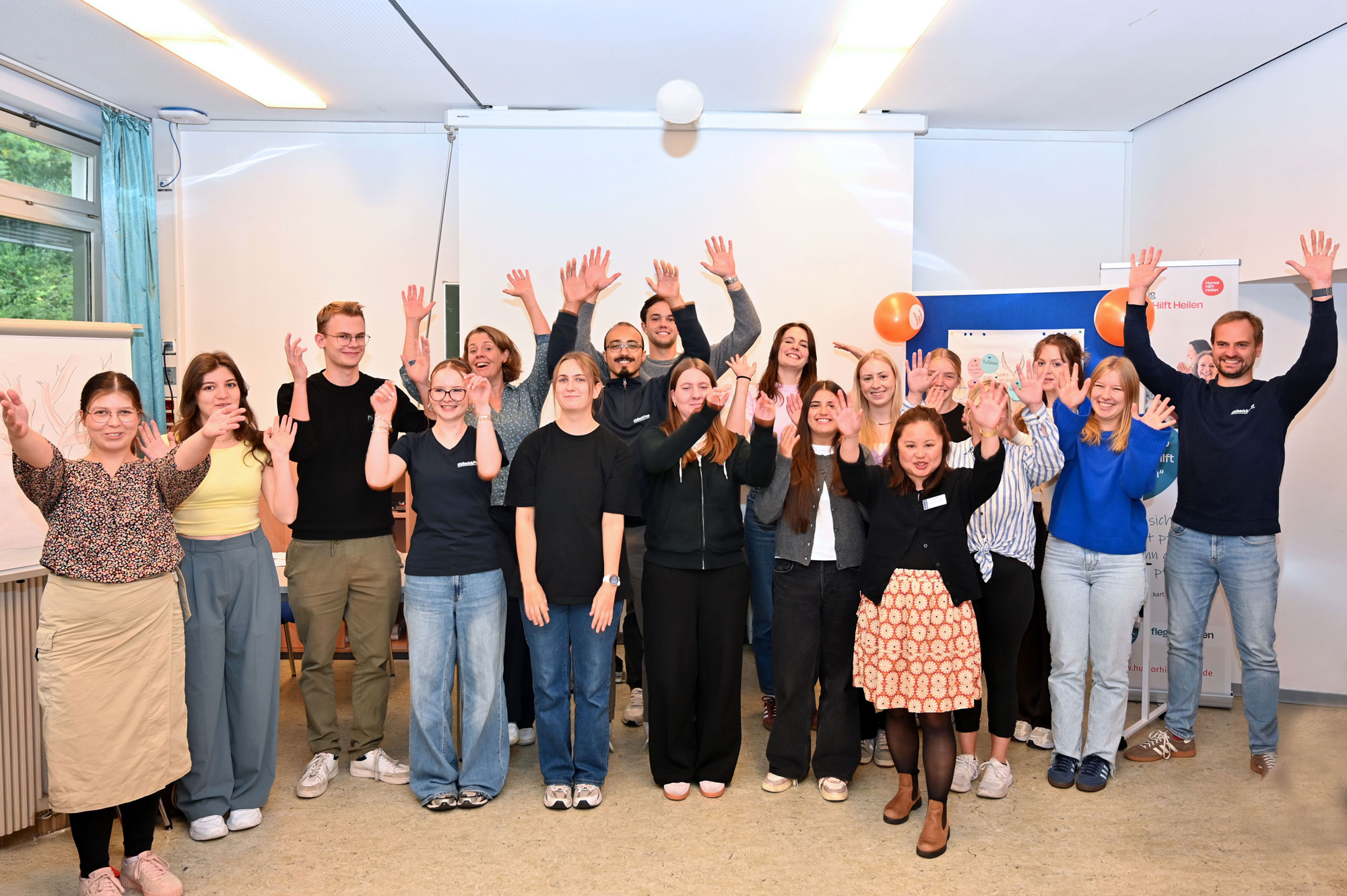 Bereits über 120 Mitarbeitende des Kinderzentrums Bethel von HUMOR HILFT HEILEN geschult Nachwuchsförderung: 120 Pflegekräfte konnten dank der Unterstützung von Kieback & Peter bereits an den Workshops teilnehmen. Dieses Mal profitierte der Fachkräftenachwuchs von dem Training.